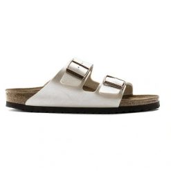 BIRKENSTOCK Arizona BF Graceful Pearl White Klapki damskie. Białe klapki damskie Birkenstock, bez wzorów, ze skóry, bez obcasa. Za 379.99 zł.