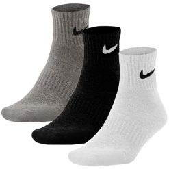 Skarpety Nike Everyday Cushioned Ankle 3 pary - roz. 42/46. Czarne skarpetki damskie Nike, bez wzorów, z bawełny. Za 63.99 zł.