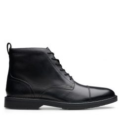 Kozaki Clarks. Czarne buty zimowe męskie Clarks, bez zapięcia. Za 479.99 zł.