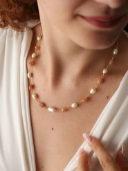 L'Atelier de Gaia Pozłacany naszyjnik z elementami ozdobnymi - dł. 43 cm rozmiar: onesize. Białe naszyjniki damskie L'Atelier de Gaia, pozłacane. Za 86.99 zł.