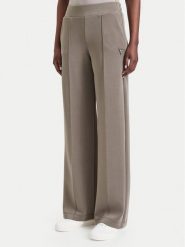 Guess Spodnie dresowe V6YB18 K4315 Zielony Regular Fit. Zielone spodnie dresowe damskie Guess, m, z aplikacjami, z dresówki. Za 394.99 zł.