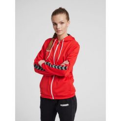 Bluza do piłki nożnej damska Hummel zip hml AUTHENTIC Poly. Czerwone bluzy z kapturem damskie HUMMEL, s. W wyprzedaży za 192.20 zł.