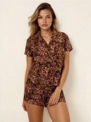 Wiskozowa piżama z szortami ze wzorem zwierzęcym - wielobarwny. Piżamy damskie Sinsay, l, bez wzorów, z wiskozy, bez ramiączek. Za 49.99 zł.