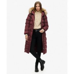 Długi płaszcz z futerka sztucznego Everest. Czerwone płaszcze damskie Superdry., bez wzorów. W wyprzedaży za 573.45 zł.