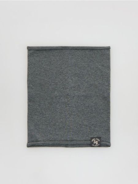 Bawełniany komin z naszywką - ciemnoszary. Szare szaliki dziecięce Reserved, z bawełny, bez ramiączek. Za 29.99 zł.