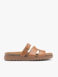 Brązowe klapki H z paskiem z klamrą. Brązowe klapki damskie Ryłko, bez wzorów, ze skóry, bez obcasa, na płaskiej podeszwie. Za 379.99 zł.