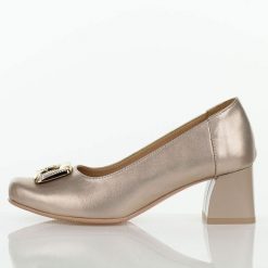 Złote B skórzane Polskie czółenka damskie Deoni D667. Żółte czółenka damskie Deoni, bez wzorów, z materiału, z okrągłym noskiem, bez obcasa, na obcasie. W wyprzedaży za 386.10 zł.