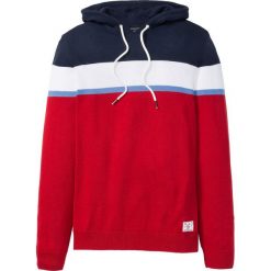 Sweter z kapturem Regular Fit bonprix czerwony w paski. Czerwone swetry męskie bonprix, m, z aplikacjami, bez kołnierzyka. Za 49.99 zł.