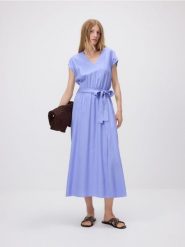 Sukienka midi z dodatkiem lnu - jasnoniebieski. Niebieskie sukienki damskie Reserved, l, bez wzorów, z wiskozy, bez kołnierzyka, bez ramiączek, midi, rozkloszowane. Za 149.99 zł.