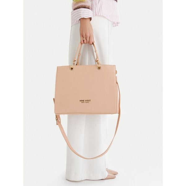 Torebka Nine West. Brązowe torebki klasyczne damskie Nine West, bez wzorów, bez dodatków. Za 349.99 zł.