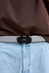 Pasek męski skórzany do spodni casual garnituru automat jasno szary Beltimore A39 : Kolory - szary, srebrny, Rozmiar pasków - r.130-145 cm. Szare paski męskie bez wzorów, ze skóry, casualowe. Za 64.99 zł.