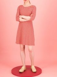 Blutsgeschwister Sukienka "Mod a Hula Button" w kolorze czerwono-białym rozmiar: XL. Czerwone sukienki damskie Blutsgeschwister, na co dzień, xl, bez wzorów, z bawełny, bez kołnierzyka, bez ramiączek, mini, proste. Za 197.17 zł.