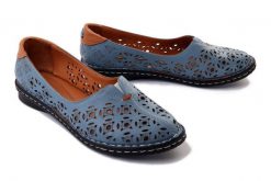 ARTIKER RELAKS 48C0603 blue, półbuty damskie. Niebieskie półbuty damskie Artiker Relaks, w ażurowe wzory, z gumy, bez obcasa. Za 137.94 zł.