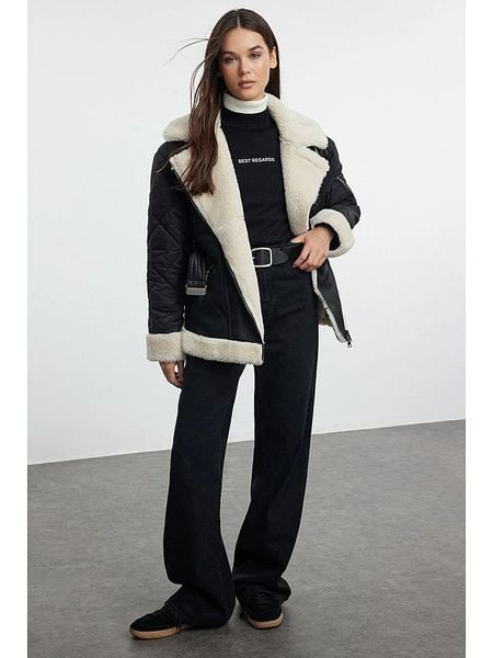 Trendyol Kurtka w kolorze czarnym ze skóry syntetycznej rozmiar: S. Czarne kurtki damskie Trendyol, s, bez wzorów, ze skóry, bez kaptura. Za 226.77 zł.