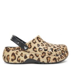Klapki Crocs. Brązowe klapki damskie Crocs, bez wzorów, bez obcasa. Za 279.99 zł.