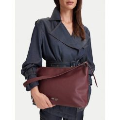 Torebka Nine West. Czerwone torebki klasyczne damskie Nine West, bez wzorów, bez dodatków. Za 229.99 zł.