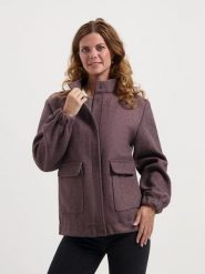 TRAVELIN' Kurtka przejściowa w kolorze fioletowym rozmiar: S. Różowe kurtki damskie Travelin', s, bez wzorów, bez kaptura. Za 326.99 zł.