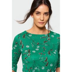 Klasyczny sweter z nadrukiem. Swetry klasyczne damskie Greenpoint, z elastanu, bez kołnierzyka. Za 39.99 zł.