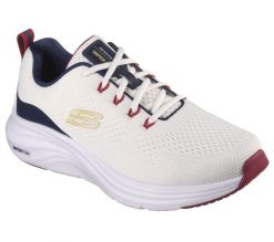 Buty do chodzenia męskie Skechers Vapor. Białe buty sportowe na co dzień męskie Skechers, z materiału, bez zapięcia, trekkingowe. Za 336.00 zł.