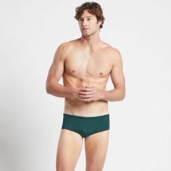 Slipy kąpielowe męskie FINIS Aqua Short Solid. Zielone kąpielówki męskie FINIS, m, bez wzorów, do pływania. Za 139.99 zł.