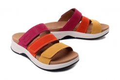 Josef Seibel Estelle 11 97311 380 837 amber-multi, klapki damskie. Żółte klapki damskie Josef Seibel, bez wzorów, bez obcasa. Za 419.90 zł.