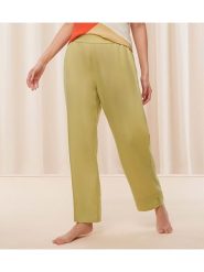 Triumph Spodnie w kolorze oliwkowym rozmiar: 42. Zielone spodnie materiałowe damskie Triumph, bez wzorów, z lyocellu. Za 92.42 zł.