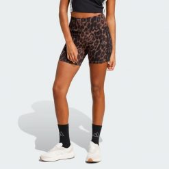 Szorty Seasonal Essentials Leopard Print Biker z 3 paskami. Brązowe spodenki sportowe damskie Adidas, na fitness i siłownię. Za 129.00 zł.