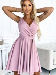 Sukienka Model Maya 478-2 Dirty Pink - Numoco. Różowe sukienki damskie Numoco, l, bez wzorów, z elastanu, z asymetrycznym kołnierzem, plus size, bez ramiączek, asymetryczne. Za 385.57 zł.