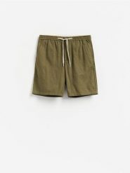 Szorty jogger z lnem - ciemnozielony. Zielone szorty męskie Reserved, z bawełny, bez kołnierzyka. Za 129.99 zł.