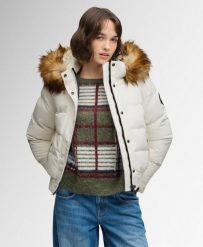 Superdry Kurtka Bomber Everest z Kapturem i Sztucznym Futrem. Białe kurtki damskie Superdry., bez wzorów, z kapturem. Za 787.45 zł.