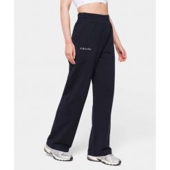 Spodnie dresowe Carpatree Sports Club Royal Navy. Niebieskie spodnie dresowe damskie Carpatree, s, z dresówki, na jogę i pilates. W wyprzedaży za 169.99 zł.