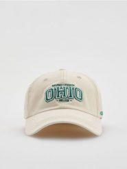 Czapka baseball z haftem - kremowy. Białe czapki męskie Reserved, bez wzorów. Za 59.99 zł.