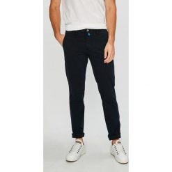 Pierre Cardin - Spodnie. Niebieskie spodnie materiałowe męskie Pierre Cardin, bez wzorów, z bawełny, casualowe. W wyprzedaży za 319.90 zł.