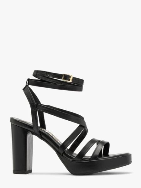 Czarne sandały z ozdobnych paseczków. Czarne sandały damskie Ryłko, bez wzorów, z gumy, bez obcasa, na słupku. W wyprzedaży za 259.99 zł.