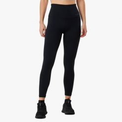 Długie legginsy treningowe damskie Swedemount Core High Waist szybkoschnące. Czarne bielizna termoaktywna damska SWEDEMOUNT, bez wzorów, z tkaniny. W wyprzedaży za 147.00 zł.