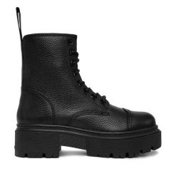 Trzewiki G-Star Raw. Czarne botki damskie G-Star Raw, retro, bez obcasa, na płaskiej podeszwie, bez zapięcia. Za 399.99 zł.