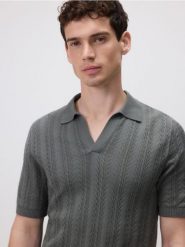 Bawełniany sweter polo - jasnozielony. Zielone swetry męskie Reserved, l, bez wzorów, z bawełny, bez kołnierzyka. W wyprzedaży za 69.99 zł.