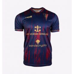 Domowa koszulka piłkarska Pogoń Szczecin 25/26 – Capelli. Czerwone t-shirty sportowe męskie CAPELLI SPORT, xl, z materiału, bez ramiączek, na fitness i siłownię. Za 289.99 zł.