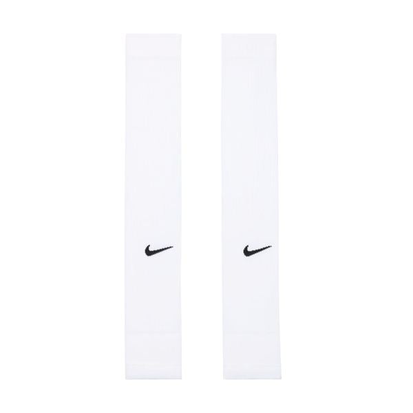 Skarpety piłkarskie Nike Białe. Białe skarpetki męskie Nike, bez wzorów, z materiału. Za 60.10 zł.