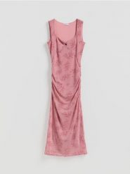 Sukienka z ozdobnym nadrukiem - brudny róż. Czerwone sukienki damskie Reserved, l, bez wzorów, z dzianiny, bez kołnierzyka, bez ramiączek, dopasowane. Za 139.99 zł.