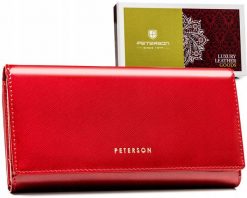 Portfel skórzany Peterson PTN 42100-SAF czerwony. Czerwone portfele damskie Peterson, bez wzorów, z lakierowanej skóry. Za 137.99 zł.