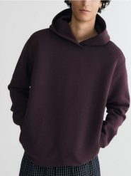 Bluza regular z kapturem - mahoniowy. Brązowe bluzy z kapturem męskie Reserved, l, z dzianiny. Za 149.99 zł.