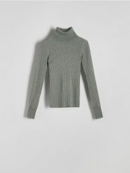Błyszczący golf - khaki. Brązowe golfy damskie Reserved, l, bez wzorów, z dzianiny, bez ramiączek. W wyprzedaży za 39.99 zł.