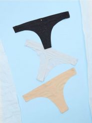 Stringi 3 pack - wielobarwny. Stringi damskie Sinsay, l, z aplikacjami, z materiału. Za 25.99 zł.
