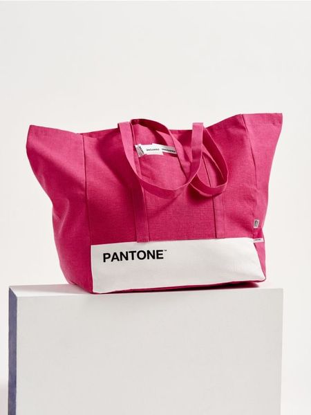 Materiałowa torba zakupowa Pantone - różowy. Czerwone torebki klasyczne damskie Sinsay, bez wzorów, z materiału, bez dodatków. Za 39.99 zł.