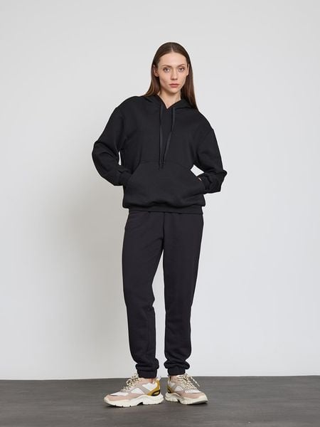 BGN Spodnie dresowe w kolorze czarnym rozmiar: 36. Czarne spodnie dresowe damskie BGN, bez wzorów, z dresówki. Za 108.99 zł.