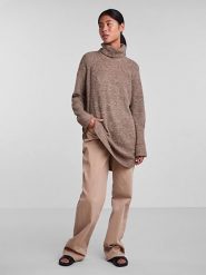 Pieces Sweter w kolorze jasnobrązowym rozmiar: L. Brązowe golfy damskie Pieces, l, bez wzorów, z wełny, bez ramiączek. Za 79.03 zł.