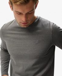 Superdry Classic Essential Top z organicznej bawełny – relaxed fit – Sleet Grey. Szare topy sportowe damskie Superdry., uniwersalny, bez wzorów, z bawełny, bez ramiączek. Za 135.95 zł.