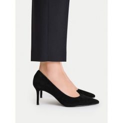Szpilki GINO ROSSI. Czarne szpilki Gino Rossi, bez wzorów, bez obcasa. Za 279.99 zł.