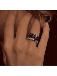 Les Favorites Srebrny pierścionek z cyrkoniami rozmiar: 52. Czarne pierścionki damskie Les Favorites, z cyrkonią, srebrne. Za 108.99 zł.